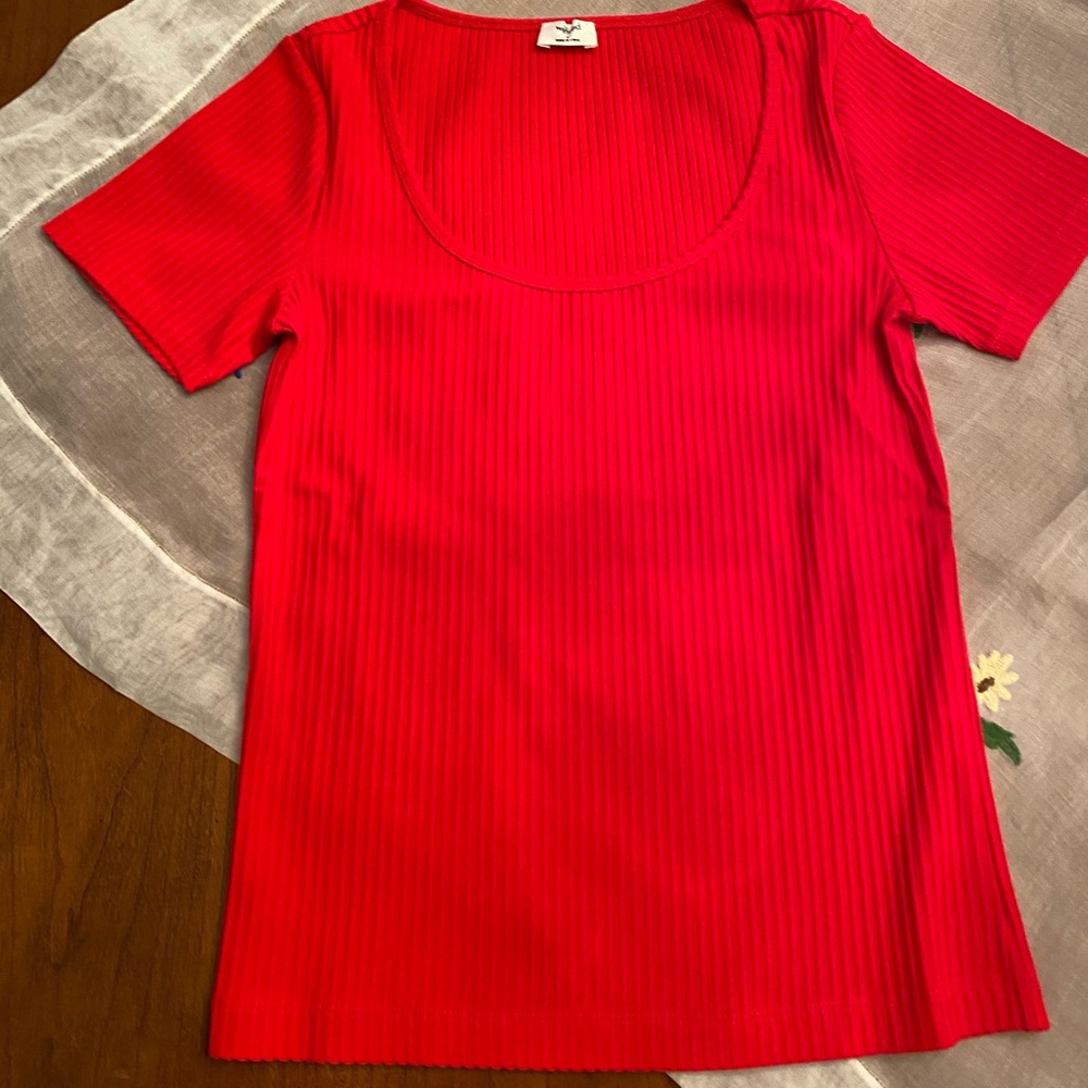 Aritzia Wilfred red t shirt size S